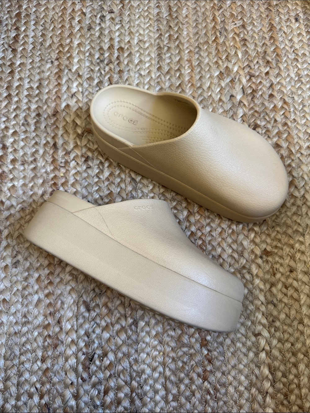 Crocs Womens W9 Tan Beige Platform Dylan Clogs